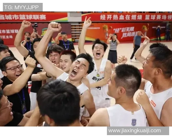 重庆篮球队意识争议引发热议球迷对战术与团队合作的不同看法