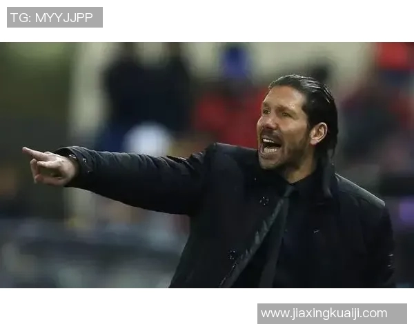 足球明星在街头的真实瞬间路人视角下的精彩捕捉与故事分享